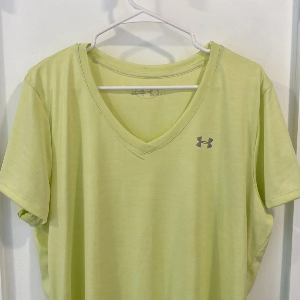 UNDER ARMOUR v-neck short sleeve plus size workout shirt - Picture 2 of 7